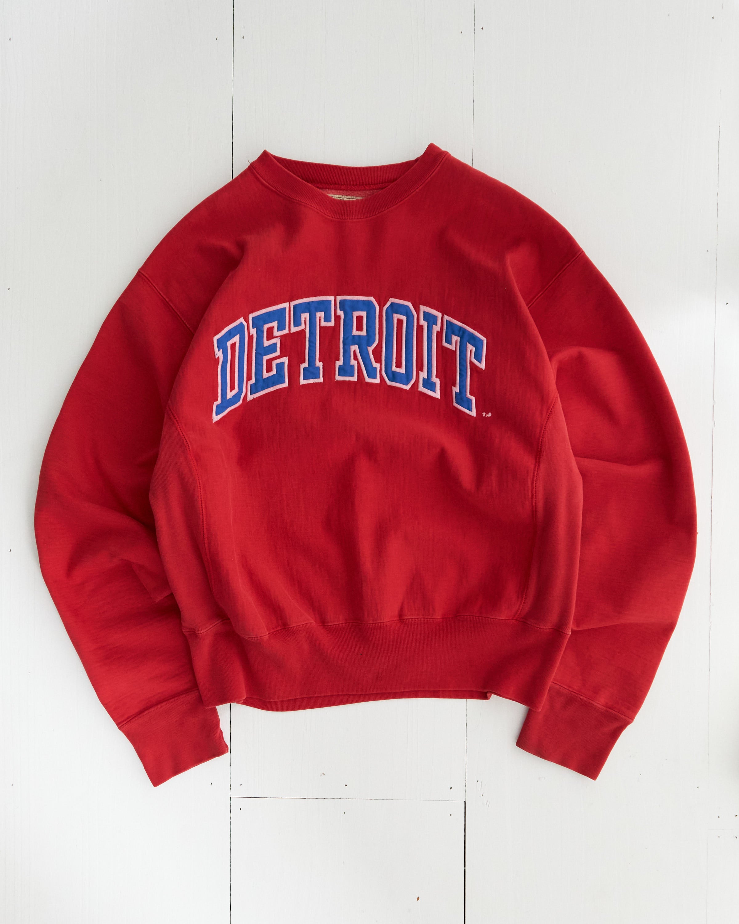 Sweatshirt Vintage Detroit à col rond – Pull universitaire rouge brodé